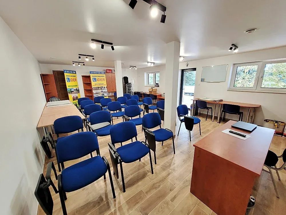 Sala wykładowa kursu prawa jazdy